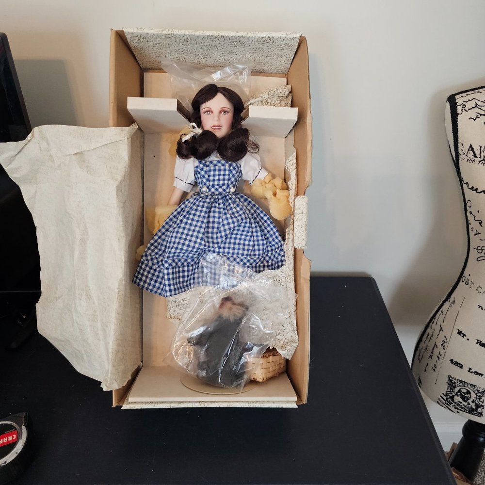NIB Franklin Heirloom Dolls Dorothy Wizard of Oz with Toto Ruby Red Shoes Basket